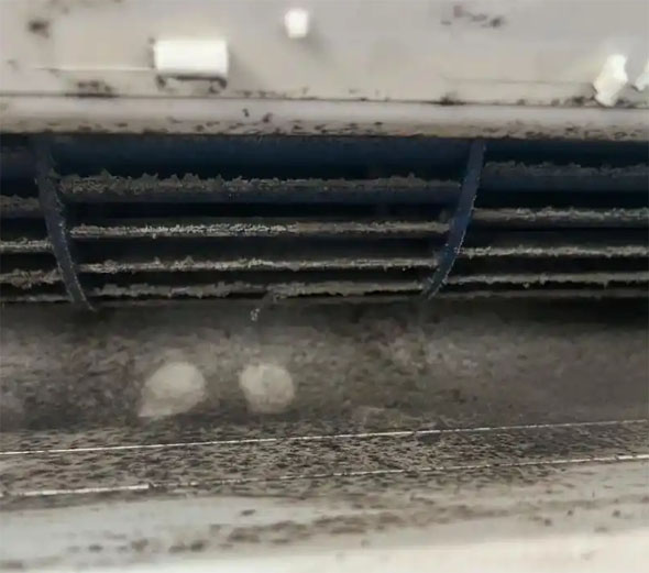 勉县空调吹的风有股烧焦味是怎么回事